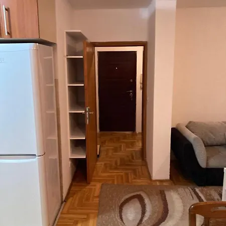 4 Apartment *